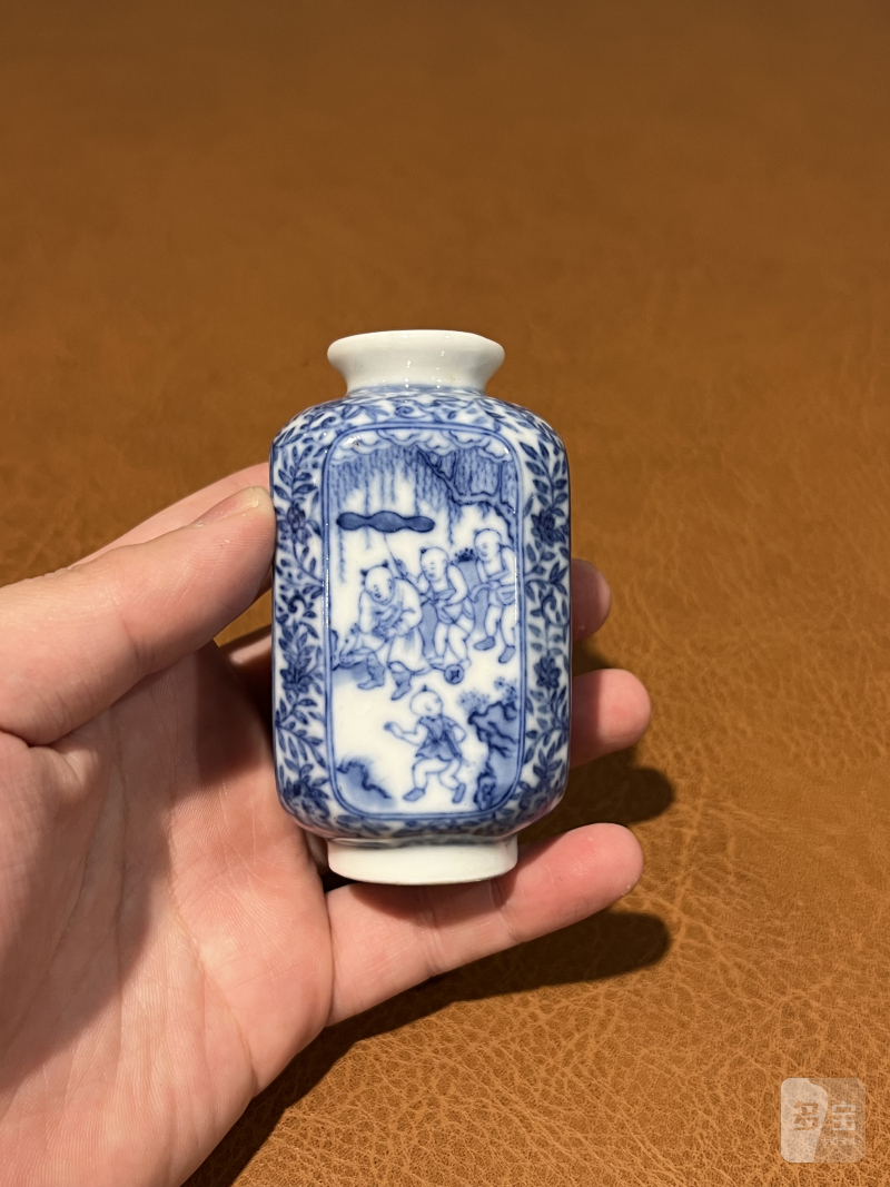 清 青花缠枝花卉开光婴戏图小瓶 - 图4